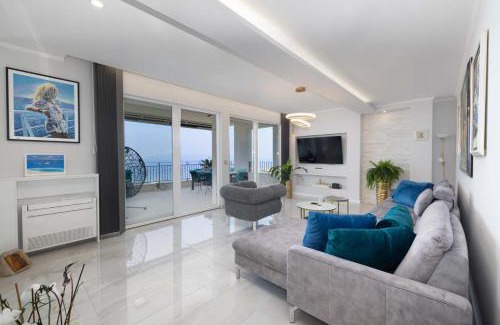 Moca Apartment | SMARAGD Penthouse: Breathtaking Sea Views & Outdoor Pool