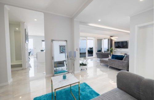 Moca Apartment | SMARAGD Penthouse: Breathtaking Sea Views & Outdoor Pool