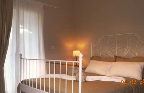 Pefkari Apartment | Highly Rated Smaragdi Studios with Family-Friendly Amenities