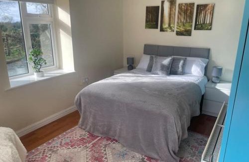 Ardee House | Discover Family-Friendly Comfort at Smarmore Cottage