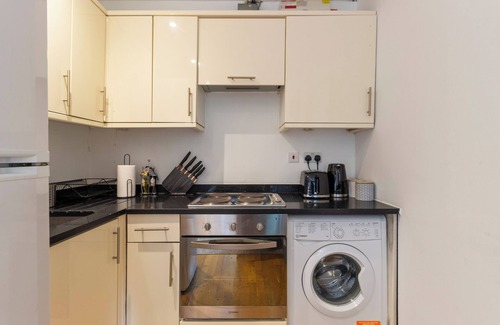 Finsbury Park Apartment | Smart City Stay I Fast Wi-Fi I Great Location I Sleeps 6+