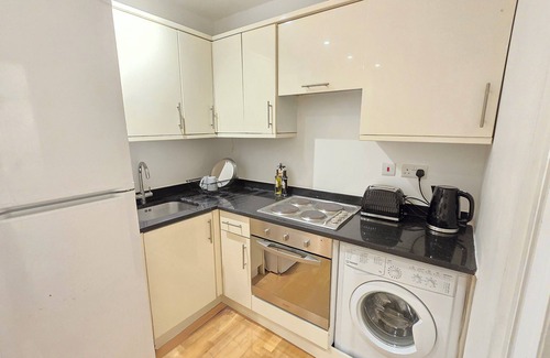 Finsbury Park Apartment | Smart City Stay I Fast Wi-Fi I Great Location I Sleeps 6+