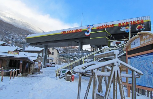 Saint-Michel-de-Maurienne Apartment | Convenient Ski Access Apartment in Val Thorens for 4