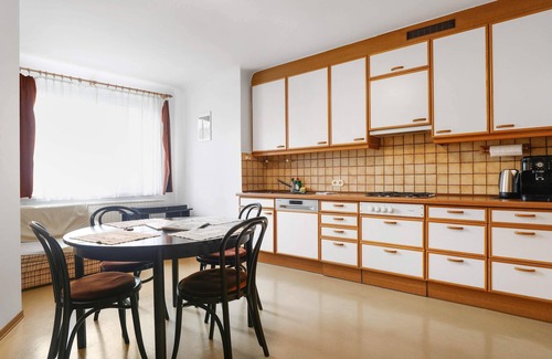 Donaustadt Apartment | City Smart Home: Premium Services & Exciting Media Streaming