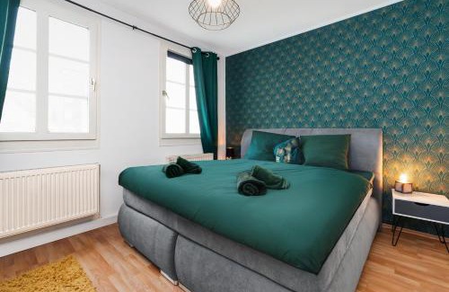 Barmen Apartment | Ideal Getaway for 4: Kitchen, Free Parking & Netflix