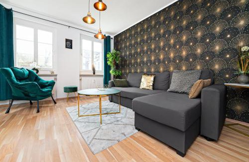 Barmen Apartment | Ideal Retreat for 6 with Kitchen, Parking & Netflix