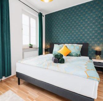 Barmen Apartment | Ideal Retreat for 6 with Kitchen, Parking & Netflix