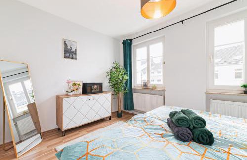 Barmen Apartment | Ideal Retreat for 6 with Kitchen, Parking & Netflix