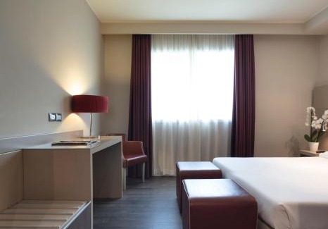 Carpenedo Hotel | Premium Stay at Smart Hotel Holiday - Pet Friendly & More