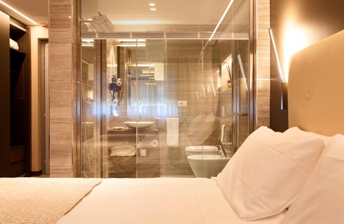 Varedo Hotel | Discover Hotel King: A 4-Star Stay with Spa & Dining
