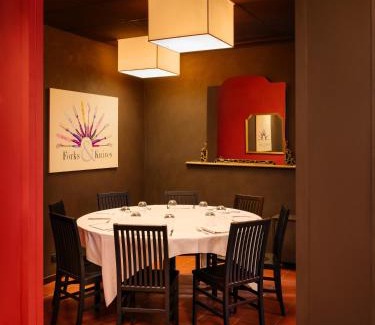 Varedo Hotel | Discover Hotel King: A 4-Star Stay with Family-Friendly Perks