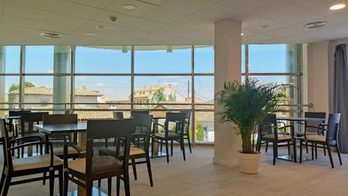 Yuncos Hotel | Budget-Friendly Smart Hotel La Sagra: Pet and Family Friendly