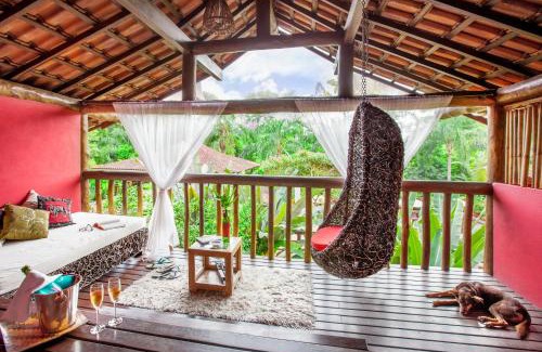 Camburi House | Villa Manakás: Pet-Friendly Oasis with Ocean Views