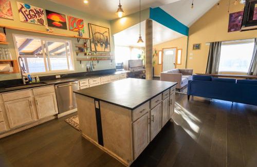 Elyria Swansea Villa | Discover Smart House: Hot Tub, Pet Friendly & Family Fun