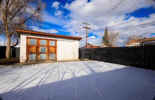 Elyria Swansea Villa | Discover Smart House: Hot Tub, Pet Friendly & Family Fun