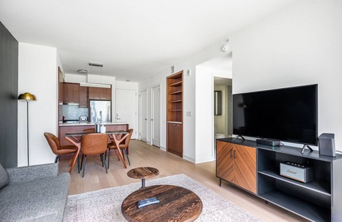 Navy Yard Apartment | Pet-Friendly Navy Yard 1BR with Pool & Gym near Metro
