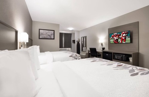 Weedsport House | Smart Saver’s Choice: 2 Family-friendly Units! FREE Parking and Breakfast Onsite