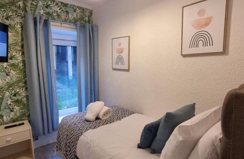 Port Talbot House | Modern 4-Bed House with TVs in Every Room for Families