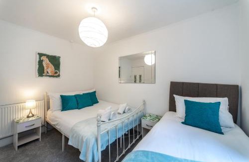 Port Talbot House | Modern 4-Bed House with TVs in Every Room for Families
