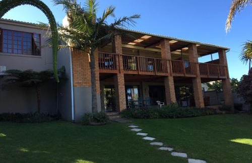 Nahoon House | Beautiful Oceanfront Smart Villa Guest House with Breakfast