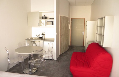 Lorient Apartment | Welcoming Smartappart Lorient: Family-Friendly & Accessible
