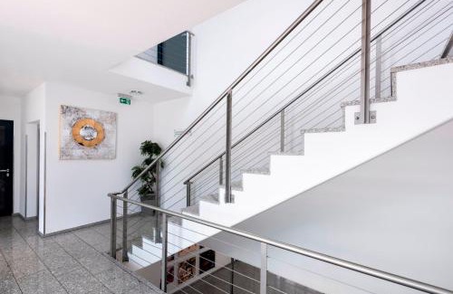 Kempten Hotel | Comfortable smartMotel: Pet & Child Friendly Retreat