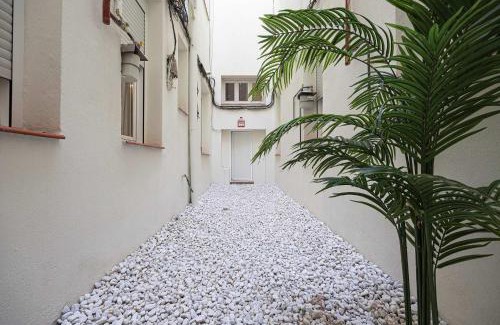 Palos de la Frontera Apartment | Discover Smartr Atocha Reina Sofia: 4-Star Family Retreat