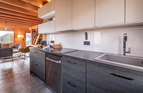 Sallanches Ski Chalet | SmartStay: Cozy Chalet with Kitchen Near Mont Blanc