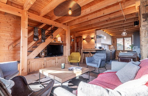 Sallanches Ski Chalet | SmartStay: Cozy Chalet with Kitchen Near Mont Blanc