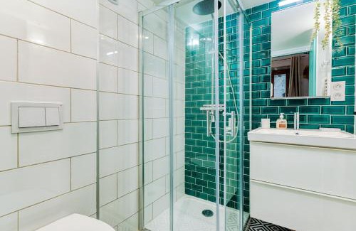 Griffon - Royale Apartment | SmartStay Duplex in City Center - Family Friendly Haven
