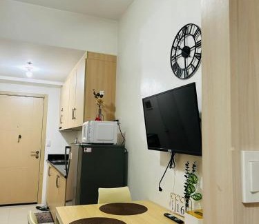 Barangka Ilaya Apartment | Cozy SMDC Light Residences with Pool & Family Amenities