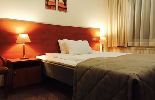 Panevezys Hotel | Discover Smelyne: Family-Friendly Stays with Breakfast Included