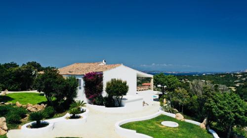 Arzachena Villa | Discover Relaxation at Smeralda Oasis - 4-Star Oceanfront Retreat