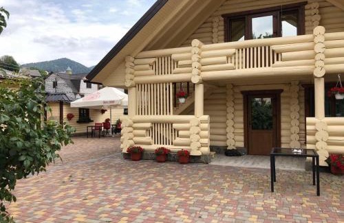 Mizhhirya House | Pet-Friendly Retreat at Smerekova Hata - Rated 10/10