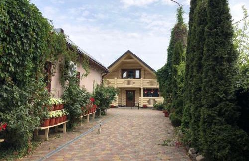 Mizhhirya House | Pet-Friendly Retreat at Smerekova Hata - Rated 10/10