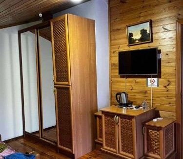 Slavske Hotel | Pet-Friendly Smerekova Hata with Ocean View & Pool