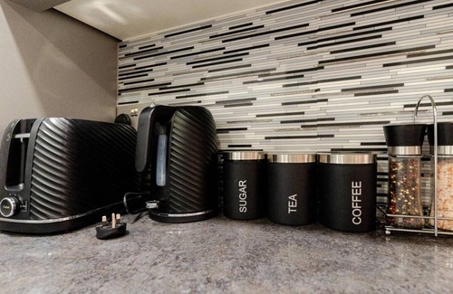 Birmingham House | Smethwick - House - Sleeps 8 - Parking