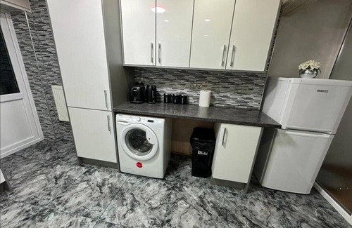 Birmingham House | Smethwick - House - Sleeps 8 - Parking