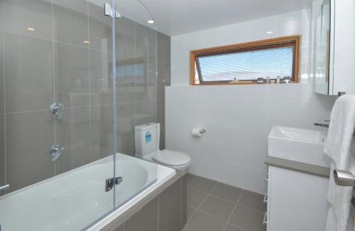 Smiggin Holes Hotel | Relax at Smiggins Hotel & Chalet Apartments with Pool & Spa