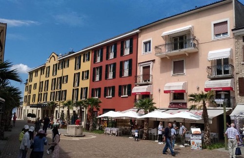 Sirmione Apartment | Smile: Oceanview Retreat with Family-Friendly Amenities