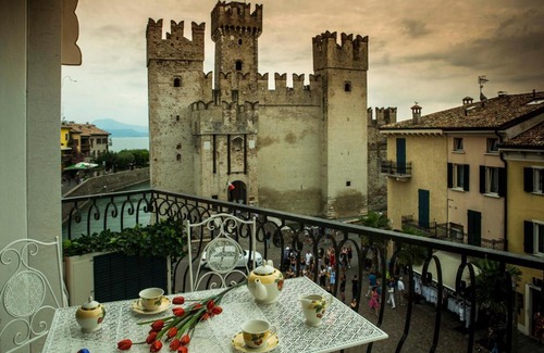 Sirmione Apartment | Smile: Oceanview Retreat with Family-Friendly Amenities