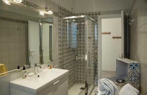 Sirmione Apartment | Smile: Oceanview Retreat with Family-Friendly Amenities