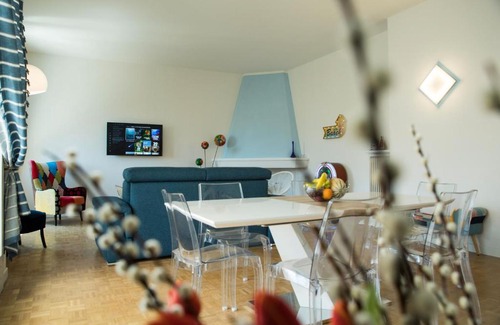 Sirmione Apartment | Smile: Oceanview Retreat with Family-Friendly Amenities