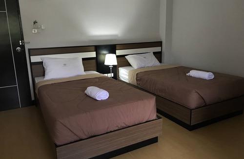 Chom Thong Hotel | Budget-Friendly Stay at Smile Place with Family Amenities