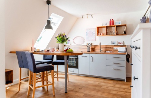 Wassersleben Apartment | Beachfront Bliss: Family-Friendly Apartment with Ocean Views
