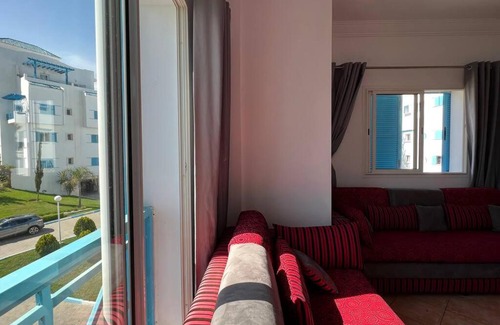 Marina Smir Apartment | Relaxing Smir Park: Gated Retreat with Pool & Family-Friendly