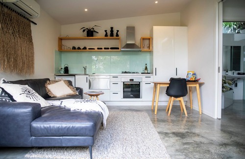 Smiths Beach Villa | Top-Rated Smith Beach Getaways Studio with Pet-Friendly Perks