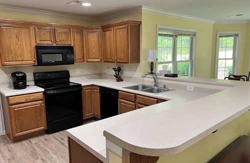 North Shore House | Idyllic Smith Mountain Lake Area with Pool & Spa Amenities