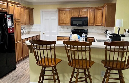 North Shore House | Idyllic Smith Mountain Lake Area with Pool & Spa Amenities