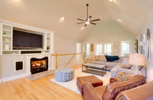 Moneta House | Relax at Smith Mountain Lake Home with Hot Tub & Dock
